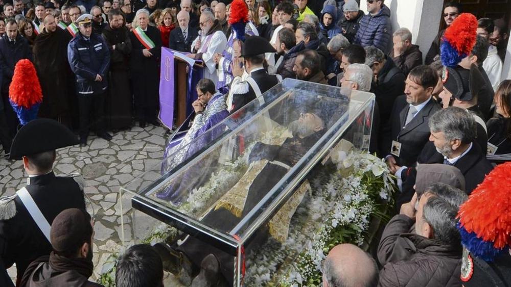 San Pio accolto stamane a Pietrelcina
