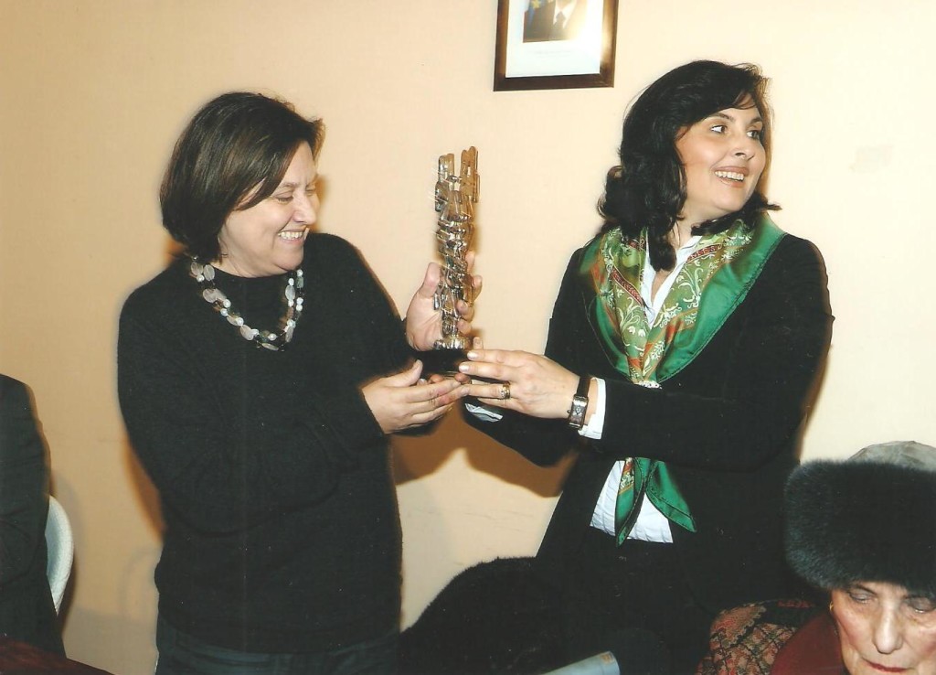 2011: Vittoria Ciaramella premia Lucia Annunziata