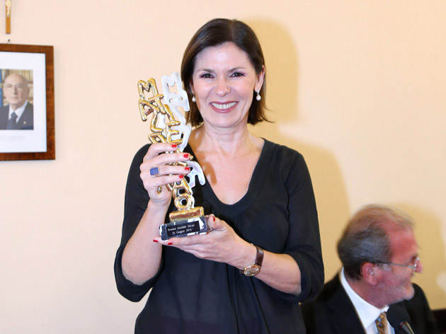 2014: la vincitrice di quell'edizione, Bianca Berlinguer, e l'allora sindaco Luigi De Risi